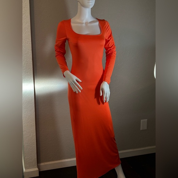 🍁🥳♥️ Gianni Bini Column Icon Knit Scoop Neck Long Sleeve Bodycon Midi Dre… - Picture 4 of 8